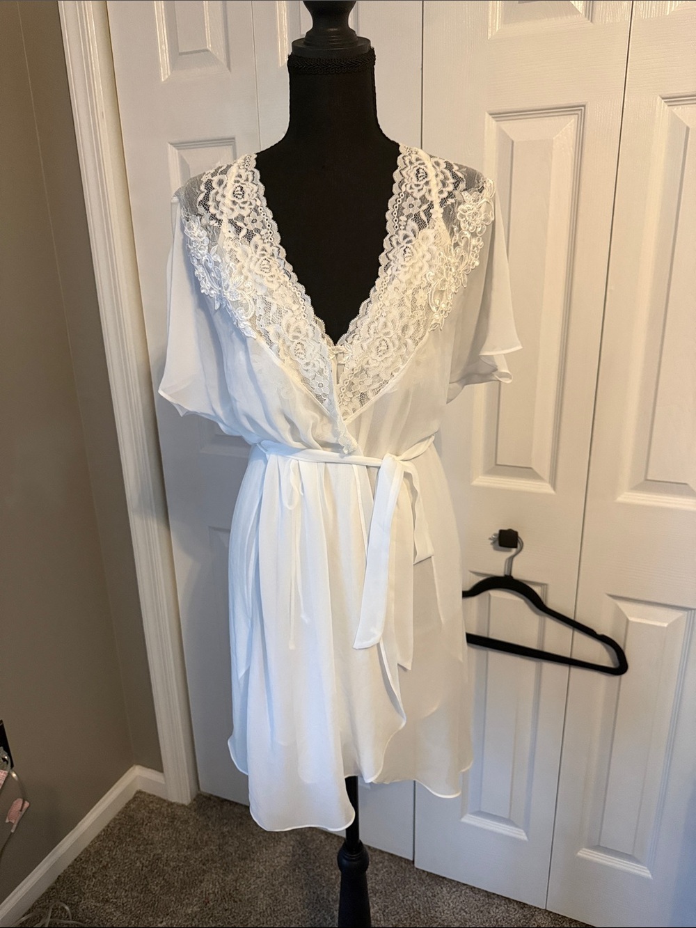 Women's White Lace-Trim Wrap Robe and Chemise Set